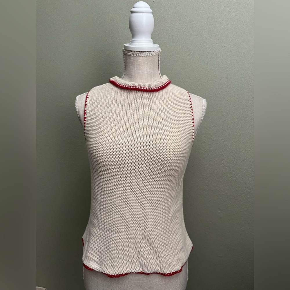 Knitt top with red trim